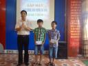 trao thuong cho cac chau (350 x 263) - 
