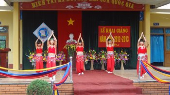 Văn nghệ chào mừng